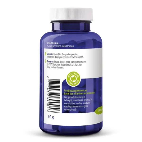 Une bouteille en plastique bleue avec un bouchon à vis blanc et un texte néerlandais sur une étiquette blanche, comportant le nom du produit « Vitakruid – Vitamine C Tamponnée® (90 Capsules Végétaliennes) », un code-barres et un logo d'emballage recyclable vert.